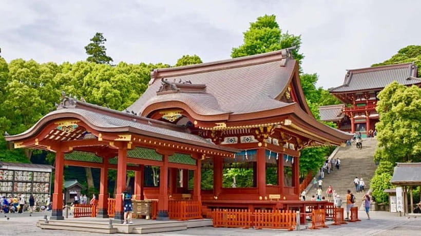 Tokyo: Kamakura & Enoshima Day Tour with Pickup & Train Ride - Tsurugaoka Hachimangu Shrine: your long-ish calm stop in Kamakura