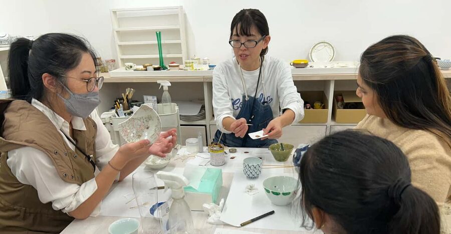 Tokyo: Kintsugi Workshop to Learn the Art of Golden Joinery - Small group size and timing: why two hours feels just right