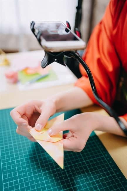 Tokyo: Learn Traditional Origami with a Local - What happens in the 90 minutes: a practical folding rhythm