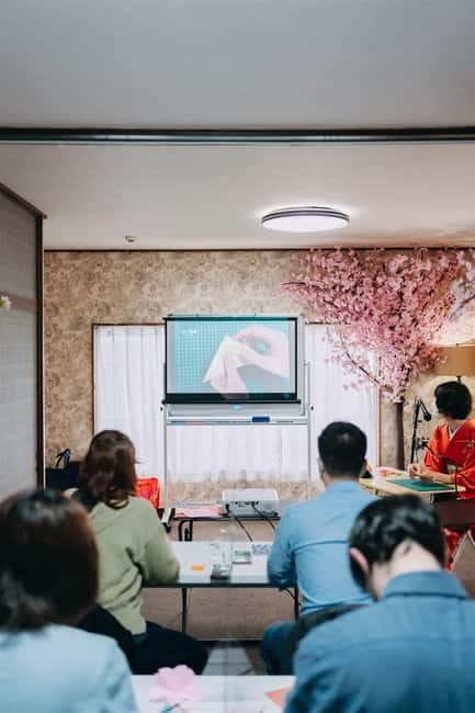 Tokyo: Learn Traditional Origami with a Local - Logistics in Shinjuku: where FEEP is and how not to waste time
