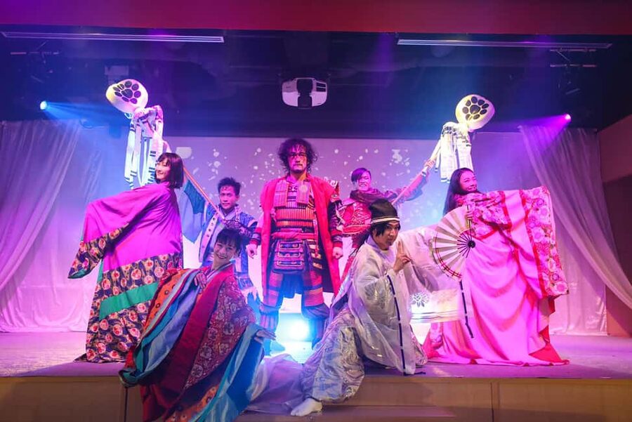 Tokyo: Legend Samurai Entertainment Night in Kanda Shrine - Entering Kanda Myojin grounds before the show