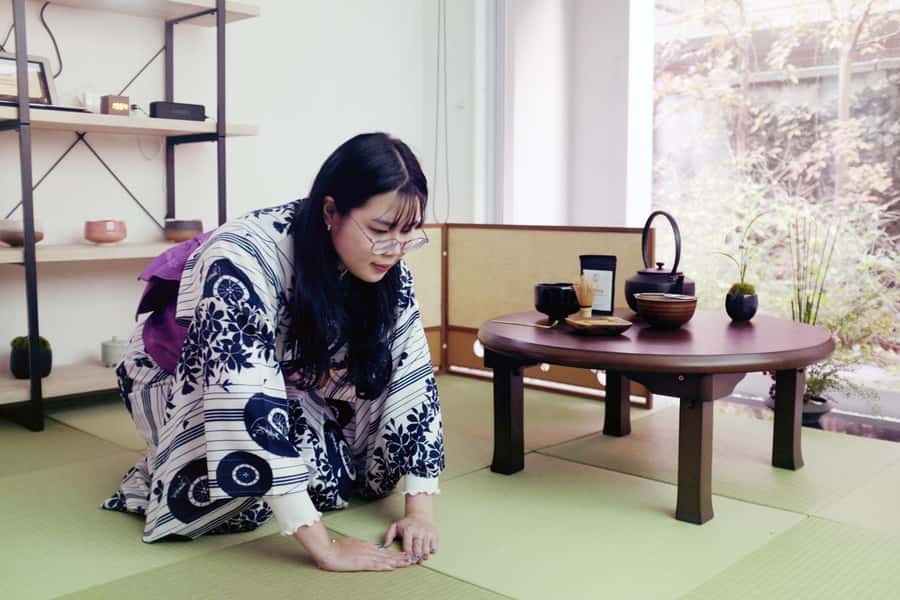 Tokyo: Matcha and Kimono Experience - Wearing an easy-to-wear kimono without losing your whole afternoon