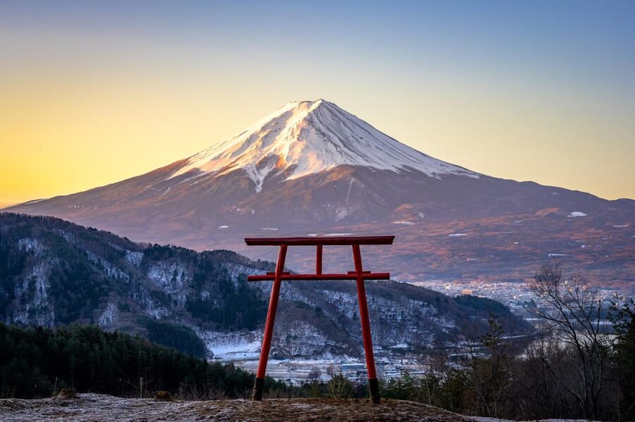 Tokyo: Mount Fuji and Hakone Full Day Tour with Ramen Making - Arakura Fuji Sengen Shrine and Chureito Pagoda: the 398 steps decision