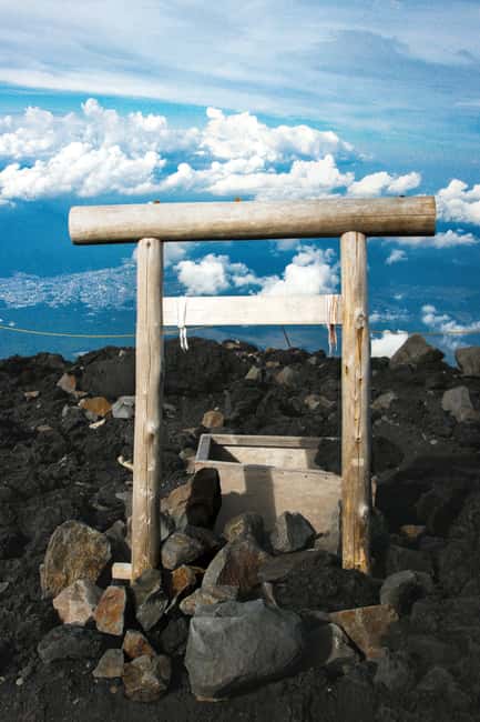Tokyo: Mount Fuji and Lake Kawaguchi Tour with Pickup - Oshino and Fujiyoshida: charming stops that break up the drive
