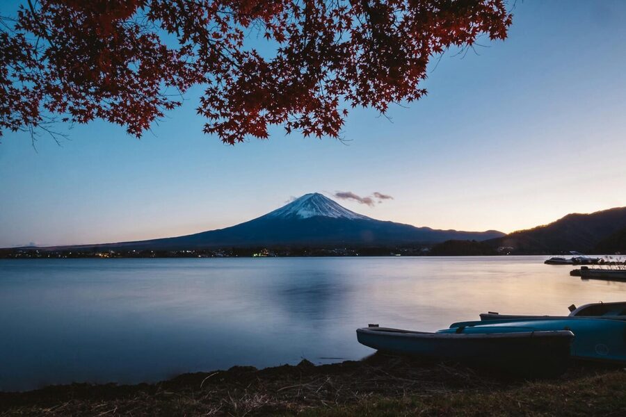Tokyo: Mount Fuji and Lake Kawaguchi Tour with Pickup - Guides and drivers: you want a good fit, not just a ride