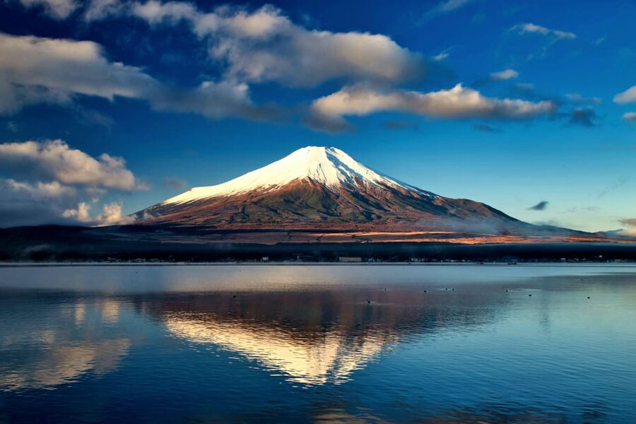 Tokyo: Mt. Fuji and Hakone tour with English Speaking Driver - Lake Kawaguchiko and Oishi Park: reflections that make the day feel slower
