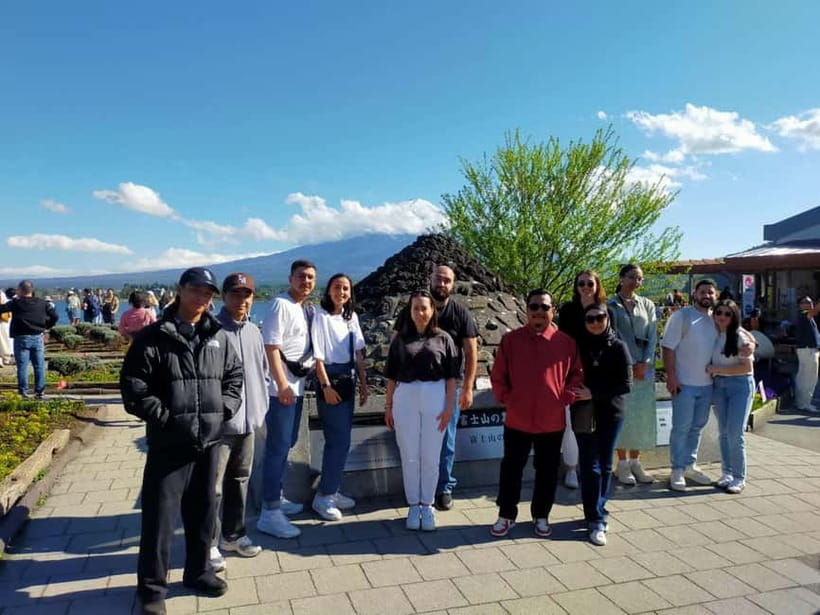 Tokyo: Mt. Fuji & Lake Kawaguchi Instagram Full Day Trip - Arakurayama Sengen Park and the Chureito Pagoda photo payoff