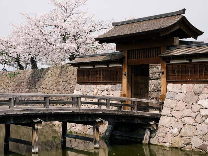 Tokyo: Nagano Snow Monkeys and Zenkoji Tour with Temples - Matsushiro Castle Ruins: A History Stop That Breaks Up the Day