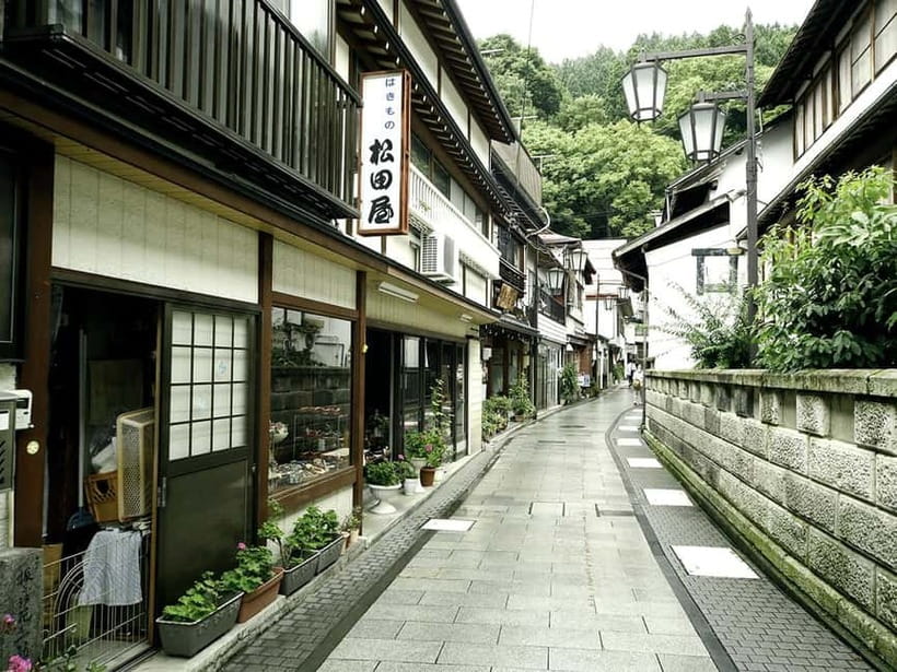 Tokyo: Nagano Snow Monkeys and Zenkoji Tour with Temples - Zenko-ji Temple: A Calm Cultural Anchor After the Cold Outdoors