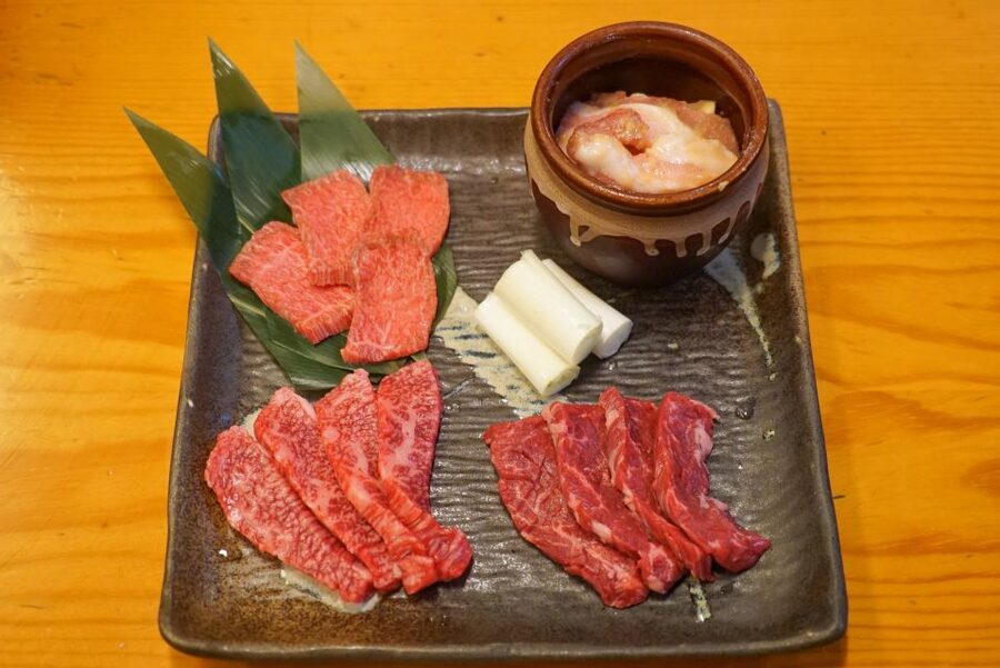 Tokyo: Night Foodie Tour in Shinjuku - Stop 1: Omakase sushi at a hidden sushi counter