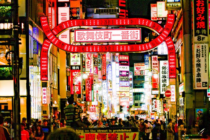 Tokyo Night Foodie Tour in Shinjuku - Seasonal Sushi, Wagyu Beef - How the guides shape the whole experience