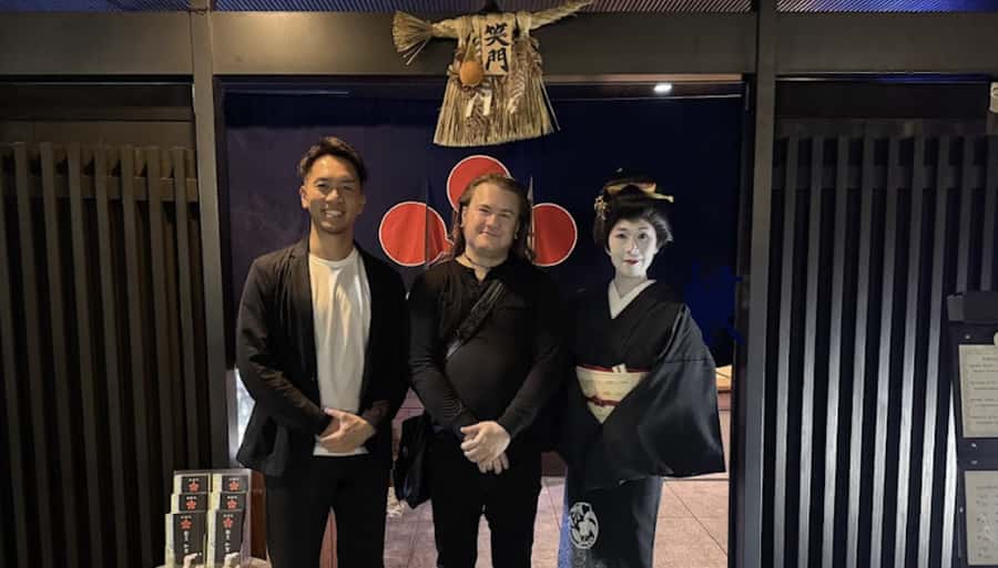 Tokyo: Private dinner with Geisha at a Member's only Ryotei - Walking Kagurazaka with your English-speaking guide
