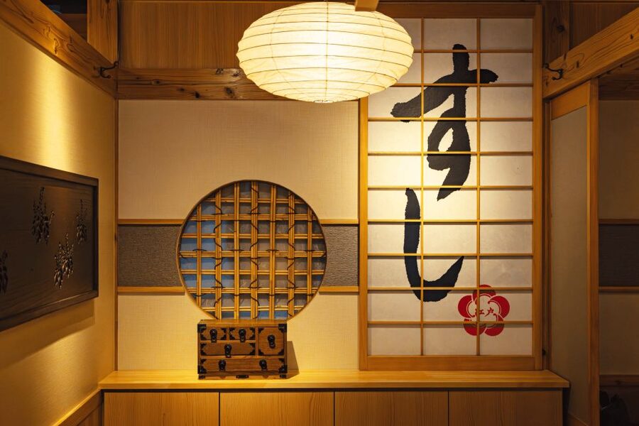Tokyo Professional Sushi Chef Experience - Hand-Rolled Sushi With Premium Nori and Nigiri Shaping