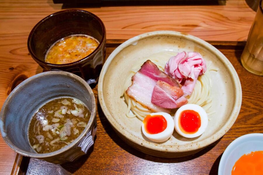 Tokyo: Ramen Tasting Tour with 6 Mini Bowls of Ramen - Price and logistics: what you are actually paying for
