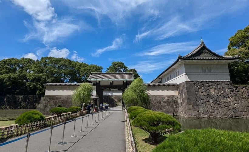 Tokyo: Samurai History Walking Tour - Edo Castle ruins at Tokyo Imperial Palace East Gardens
