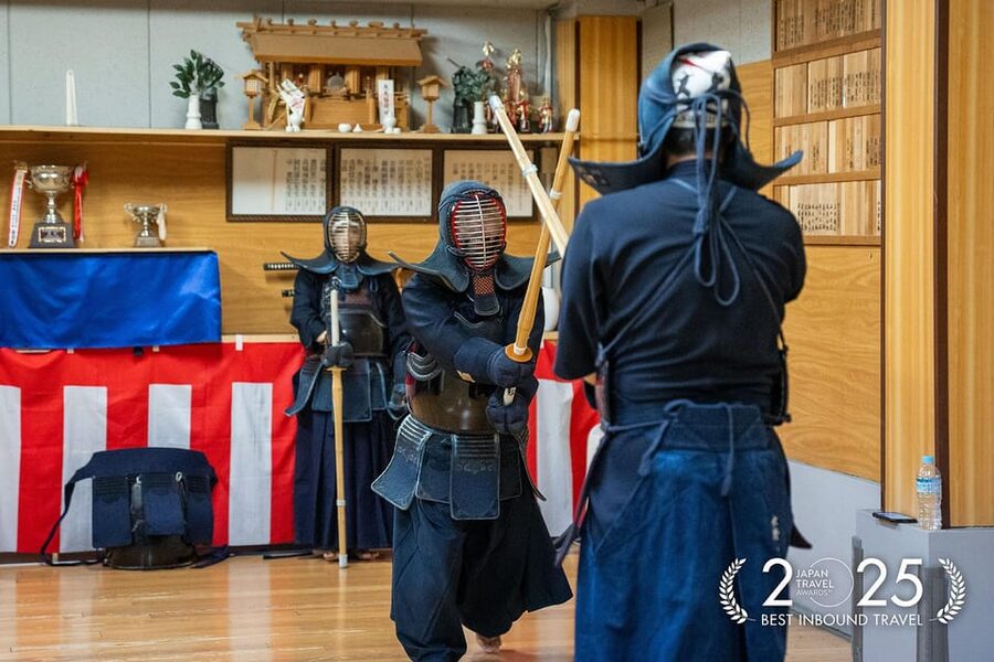 Tokyo: Samurai Kendo Practice Experience - Entering 誠道館, a calm dojo inside a real Tokyo neighborhood