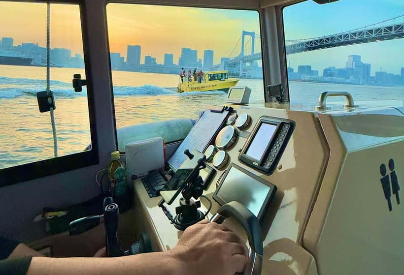 Tokyo: Scenic Bay Cruise with Local Guide on Private Boat - Statue of Liberty, Tokyo: A Quick Stop That Fits the Time