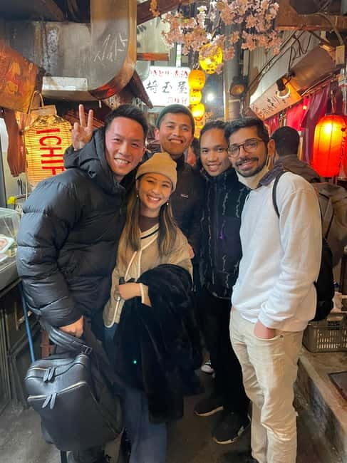 Tokyo: Shinjuku Bar and Izakaya Hopping Tour - Sake tasting: what to look for besides the label