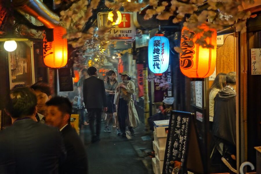 Tokyo: Shinjuku Bar Hopping with All-You-Can-Drink & Dinner - Shinjuku Bar Hopping That Makes Your First Night Easier