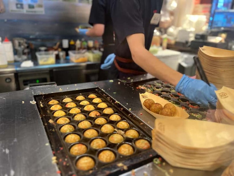 Tokyo: Shinjuku Food Tour (15 Dishes and 4 Eateries) - Guides, group energy, and the biggest reason this tour gets high marks