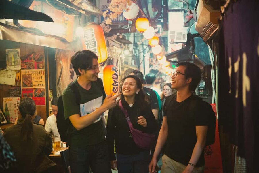 Tokyo: Shinjuku Izakaya and Golden Gai Bar Hopping Tour (2h) - Omoide Yokocho: Memory Lane Yakitori and Old-Style Alley Atmosphere