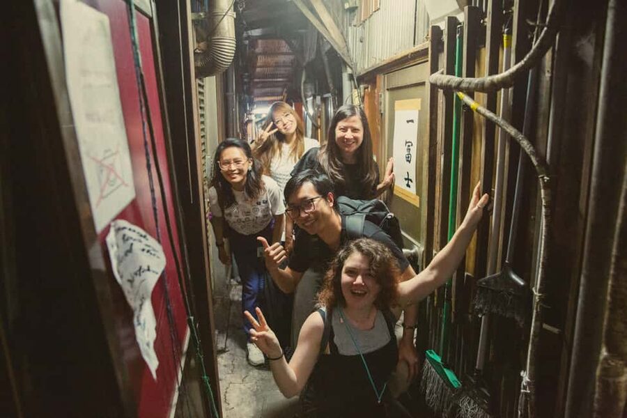 Tokyo: Shinjuku Izakaya and Golden Gai Bar Hopping Tour (2h) - Kabukicho Neon Alleys: Izakaya Energy, Karaoke Nearby, Late-Night Snacks