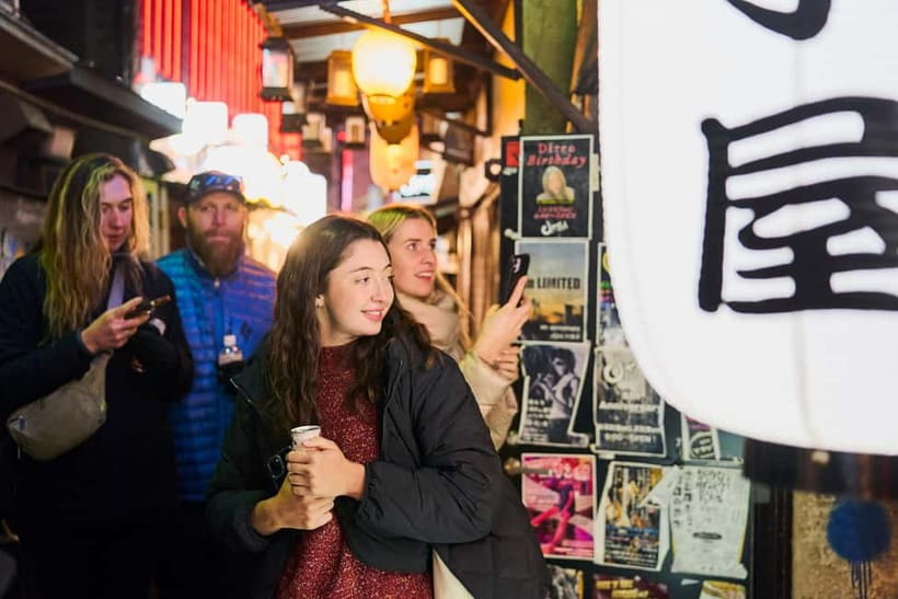 Tokyo: Shinjuku Nightlife & Secret Backstreets Walking Tour - Vending machines with slot-machine energy, plus snack-smart tips