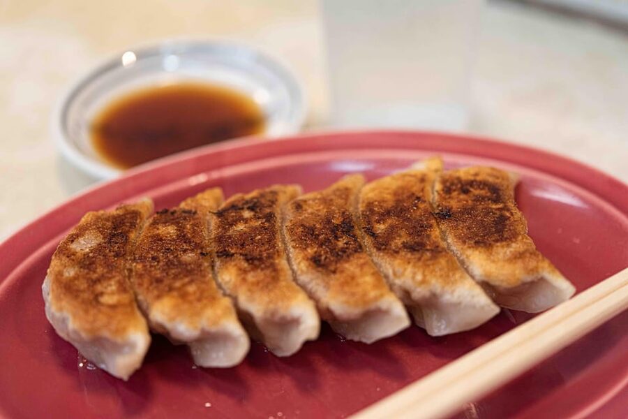 Tokyo: The Best of Izakaya in Shinjuku Food & Cultural Tour - Why the guide makes or breaks this kind of night tour