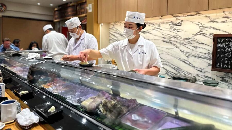 Tokyo: Toyosu Tuna Auction+Seafood Breakfast/Tsukiji Stroll - The guide’s job: making auction signals and seafood supply chain make sense