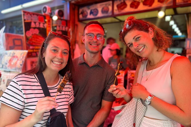 Tokyo: Tsukiji Fish Market Food and Walking tour - Stop 1: Tsukiji Hongwanji Temple, a Calm Start Before the Market
