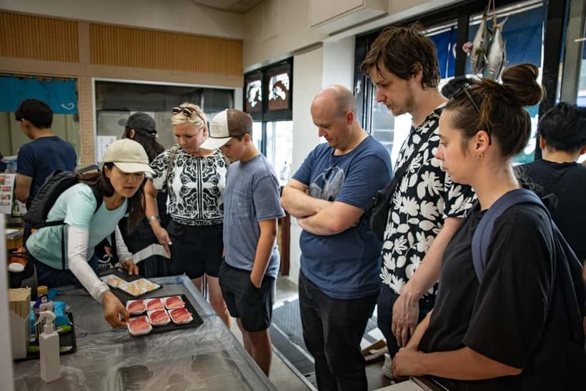Tokyo: Tsukiji Fish Market food Tour - Tuna sushi, sashimi, and the best kind of food lesson