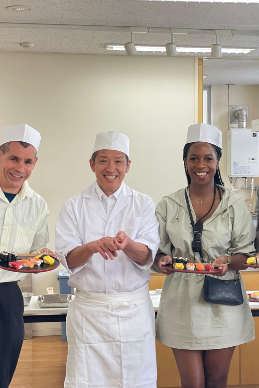 Tokyo: Tsukiji Fish Market Sushi Making Class with Pro Chef - The Fish Prep Show: Knives, Disassembly, and What to Look For