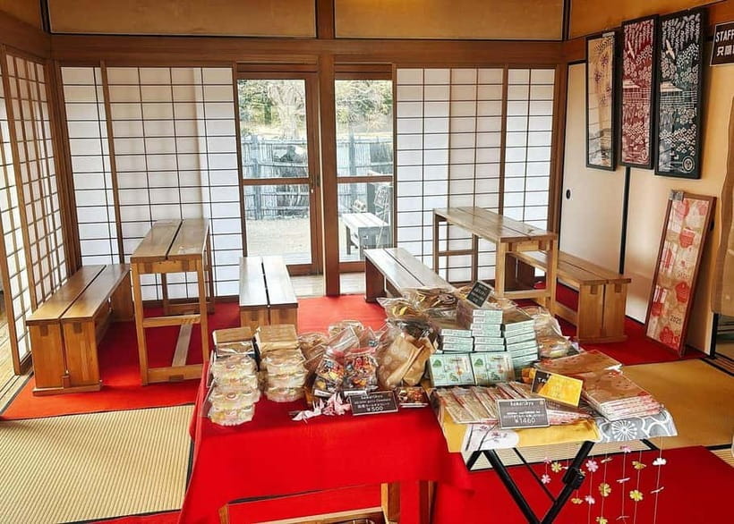 Tokyo: Tsukiji Market and Hama-rikyu Gardens Guided Tour - The short walk to Hama-rikyu, and why that transition matters