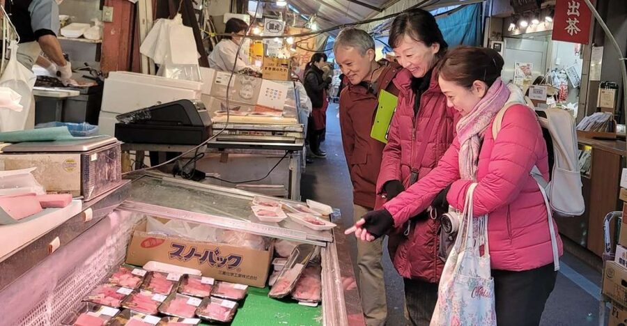 Tokyo: Tsukiji Market Guided Tour & Sushi-Making Experience - History you can use, not just read