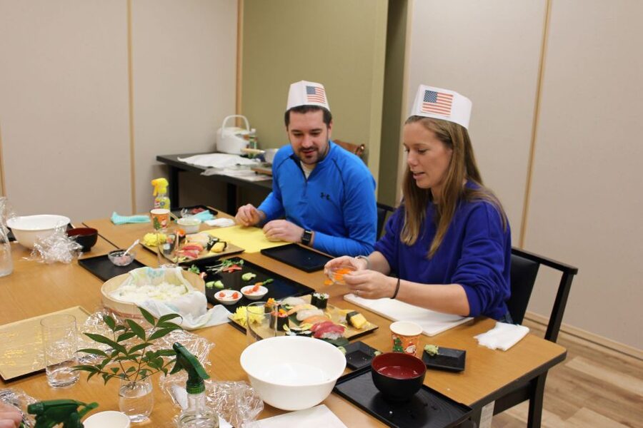 Tokyo: Tsukiji Market Guided Tour & Sushi-Making Experience - Dining etiquette and eating what you made