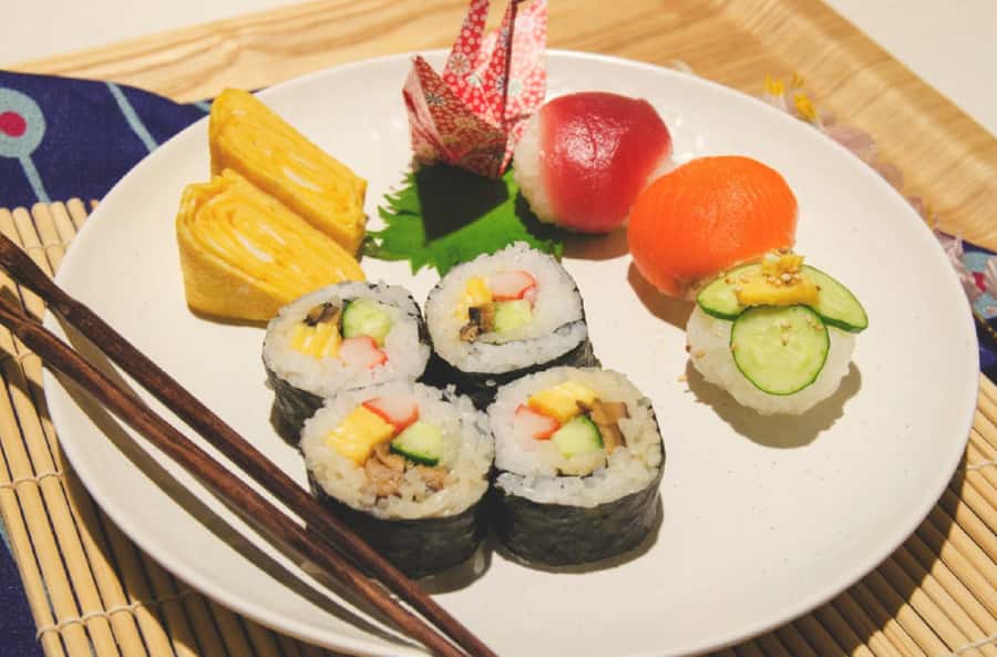 Tokyo: Tsukiji Market Walking Tour & Sushi Cooking Class - What You See in the Outer Market (and What You Don’t)