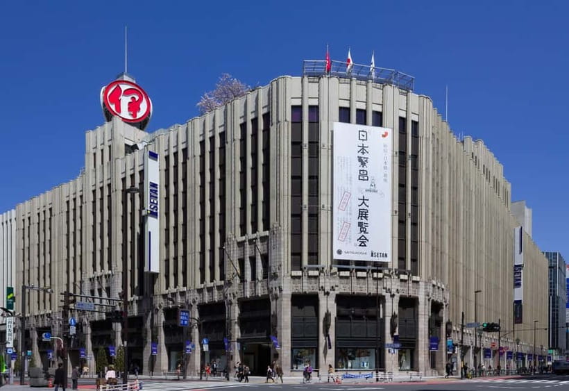 Tokyo Walk through: Shinjuku, Harajuku, Omotesando & Shibuya - What to Bring for a Comfortable Walking Day