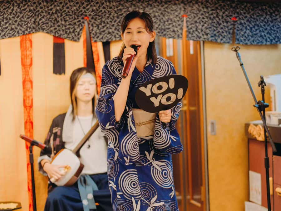 Tokyo: Yakatabune Dinner Cruise with Japanese Show & Drinks - Hosts and Service: Where This Cruise Wins Softly