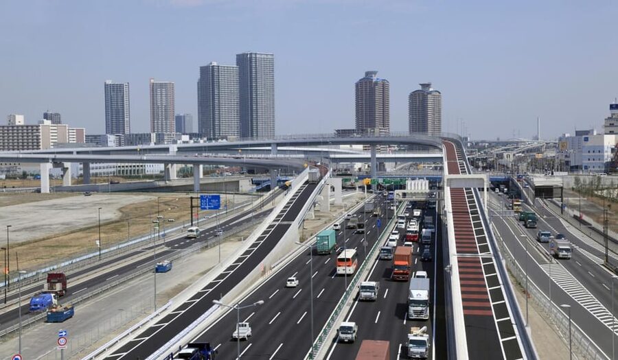 Tokyo/Yokohama: Car meet Daikoku Parking Area - Roppongi Hills and Tokyo Tower: classic skyline moments with guided time