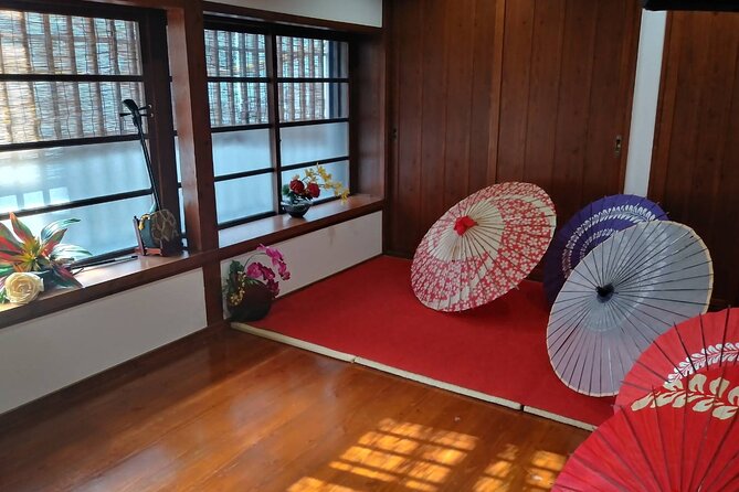 Traditional Japanese Costumes "Kimono", "Yukata", "Ryuso", "Photograph Course "Hair Set & Lipstick & Kimono & Photography" - A fast kimono makeover in Kumoji, Naha