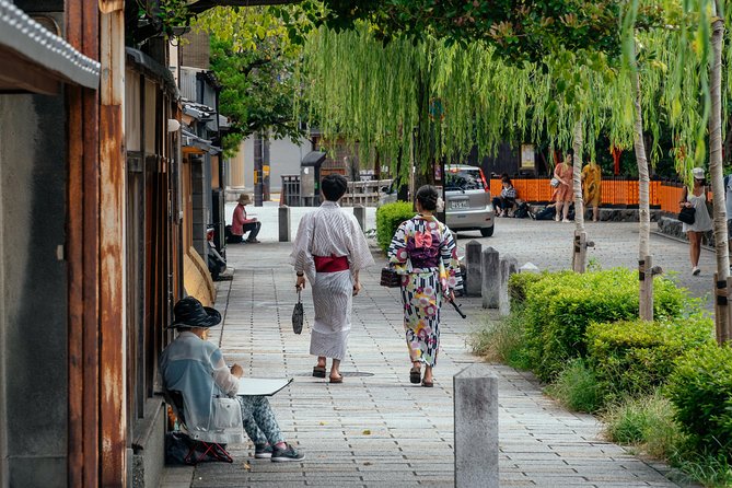 Treasures of Kyoto: Geishas & Traditions Private Tour - Start in Higashiyama: Izumo no Okuni and the Performance Roots