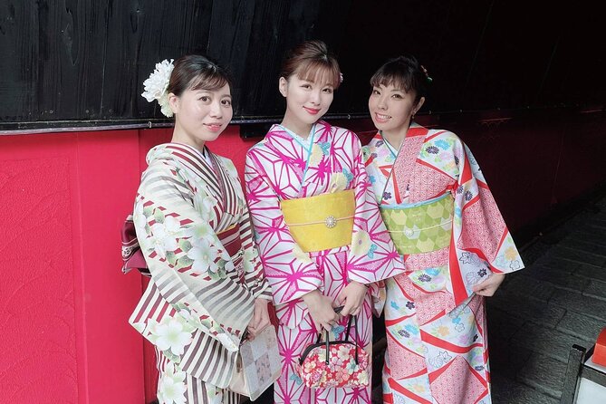 Walking around town in a kimono, you can choose your favorite kimono from the traditional Okinawan costumes "Ryuso", "Kimono", "Yukata" 《Hairset & Lipstick & Kimono & Rental Fee》All Comic Book - Why This Naha Kimono Walk Feels Different