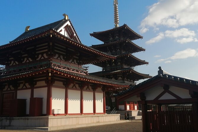 Walking Tour of Osaka's 5 Must-See Sights, with Ramen for Lunch - Osaka Castle: Views, Photos, and a Sengoku-Period Story