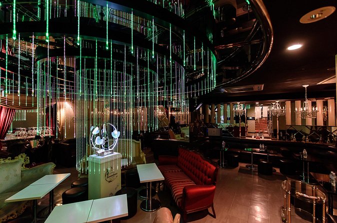 Wine Experience at a Host Club - The Kabukichō flow: how the 1 hour 30 minutes usually feels