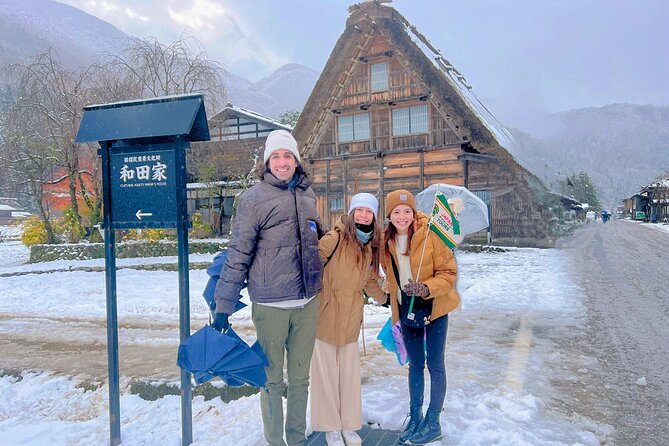 World Heritage Shirakawa-go and Experience Tours from Kanazawa - Getting on the bus: meeting at Kanazawa Station and staying comfortable
