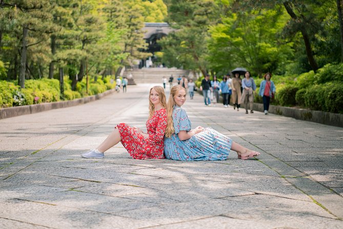 Your Private Vacation Photography Session In Kyoto - How the photographer helps you look natural, even if you hate posing